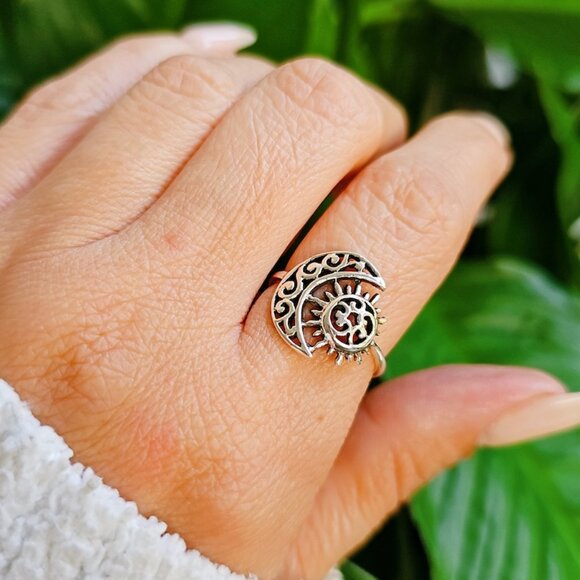 Women's 925 Sterling Silver Moon and Sun Ring Bohemian Crescent Moon Ring - Picture 9 of 10
